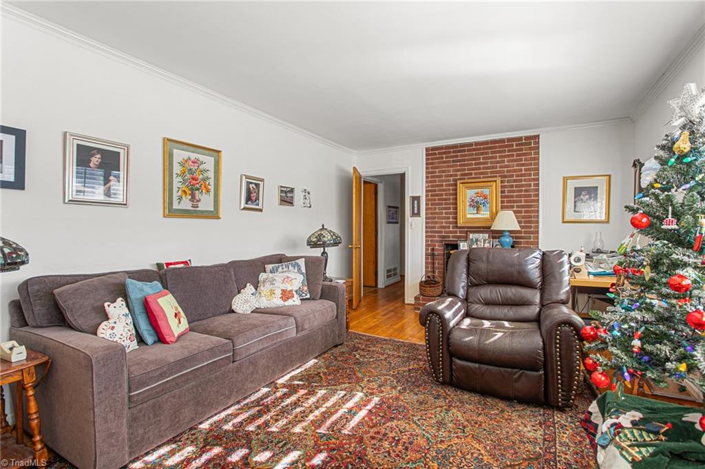 property viewer photo 3
