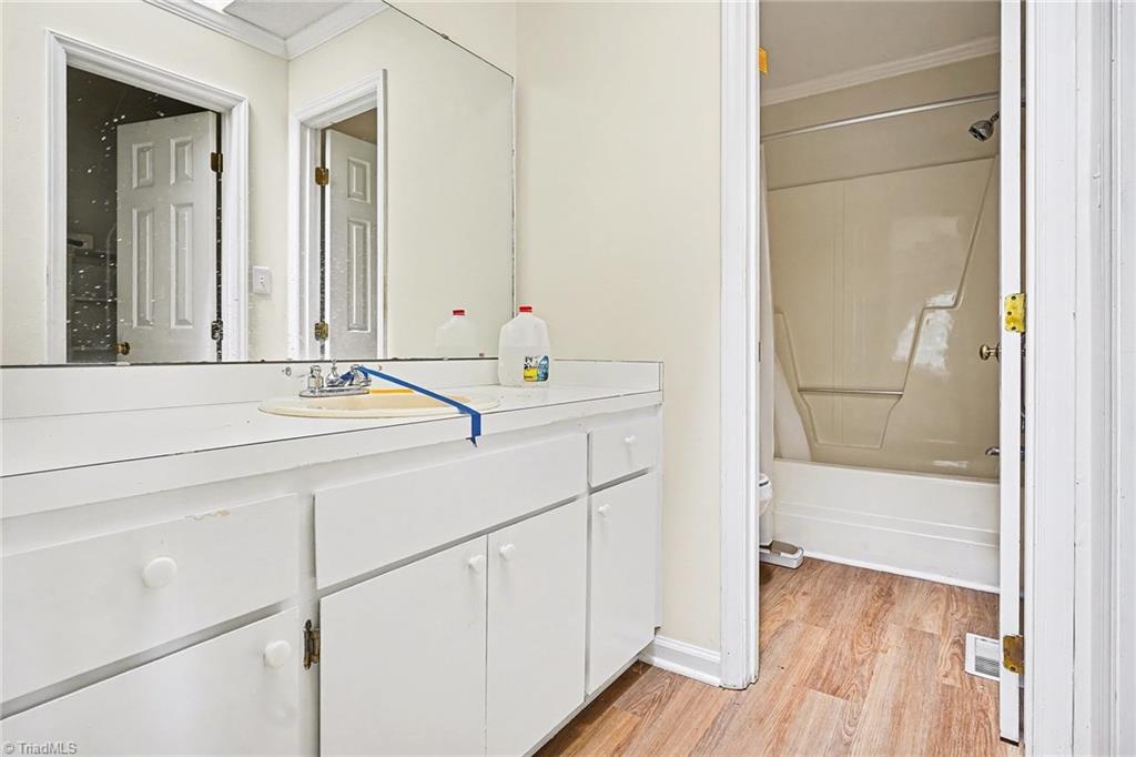 property viewer photo 15