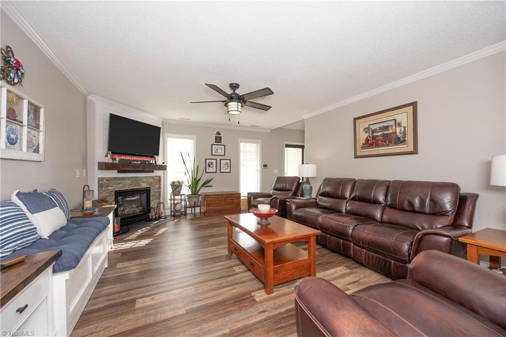 property viewer photo 3