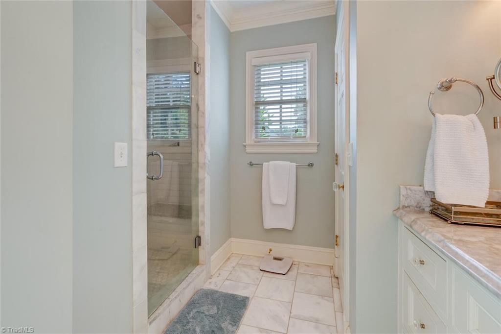 property viewer photo 9