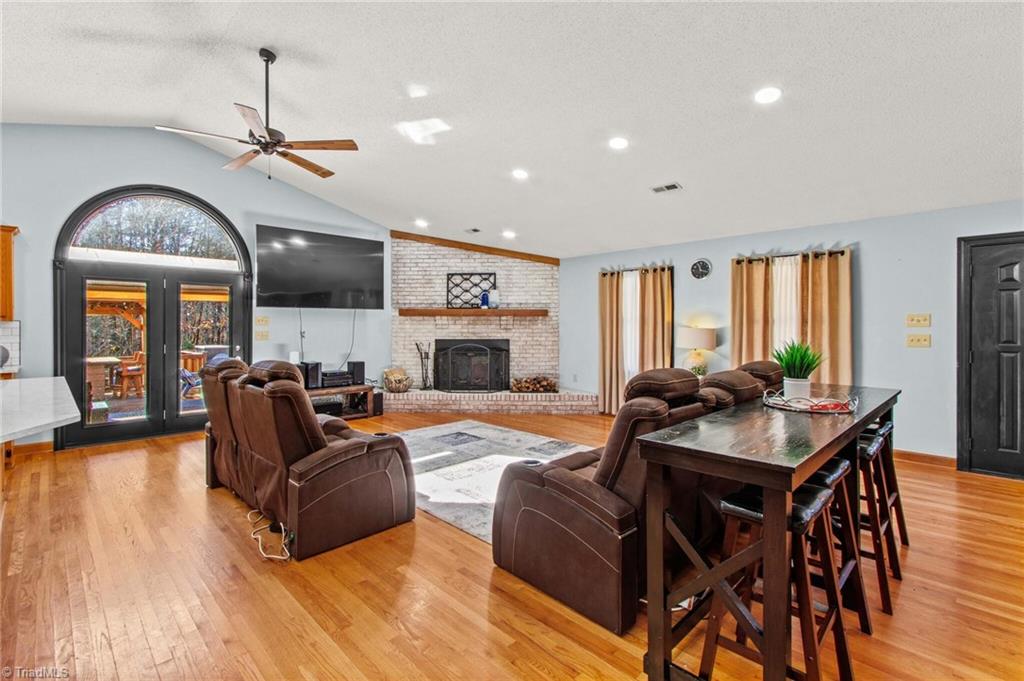 property viewer photo 10