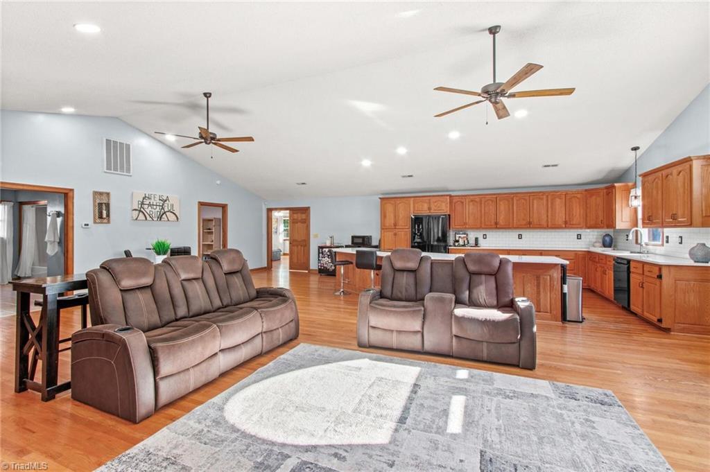 property viewer photo 11