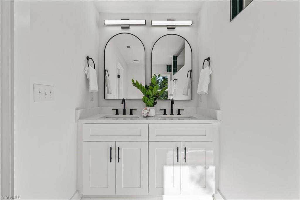 property viewer photo 17