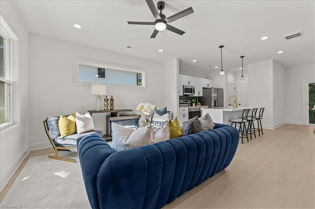 property viewer photo 2