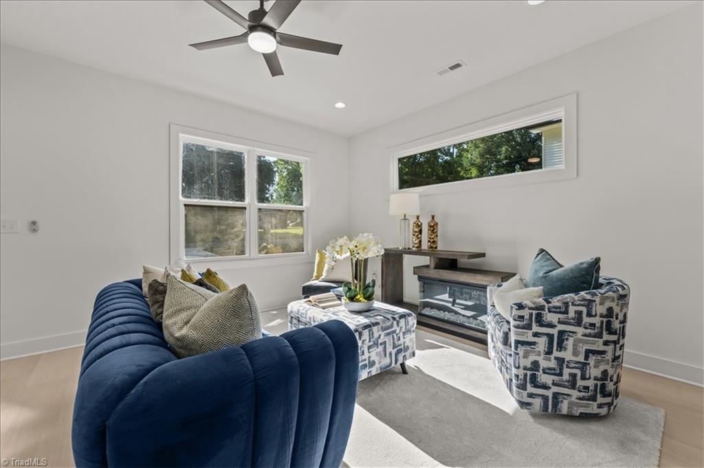 property viewer photo 3