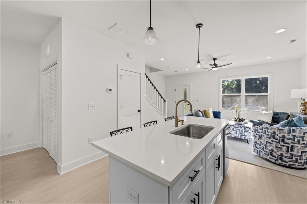 property viewer photo 5
