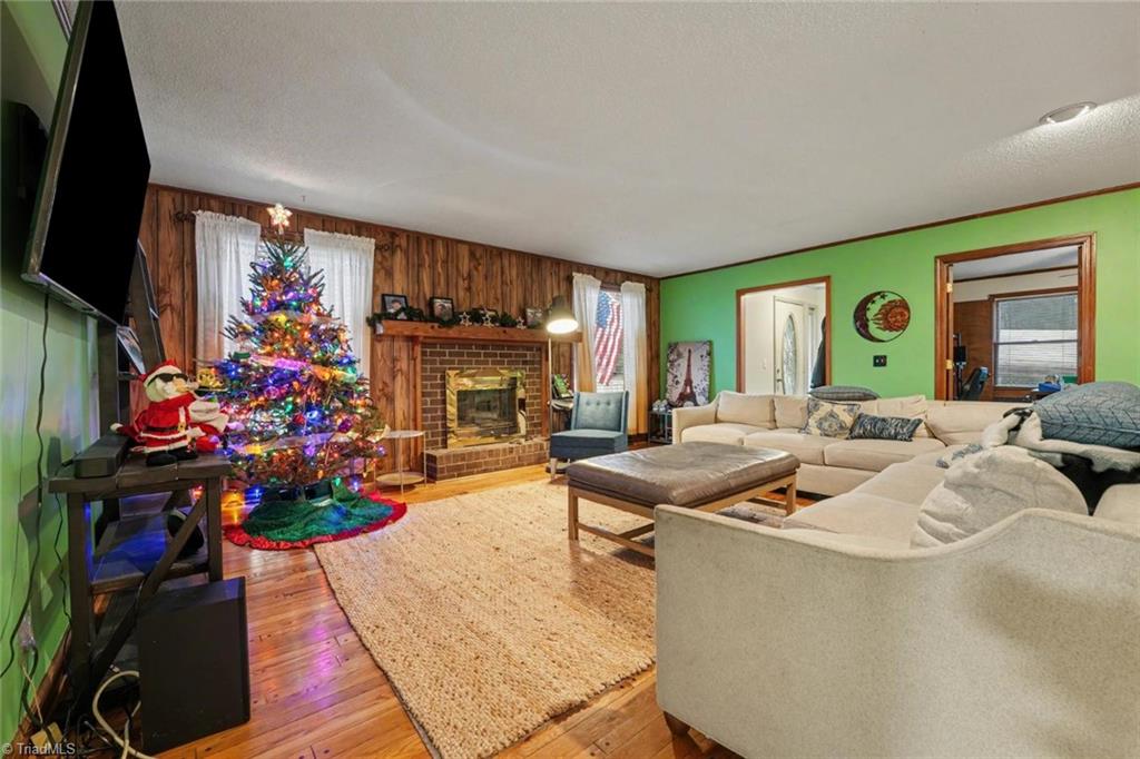 property viewer photo 3