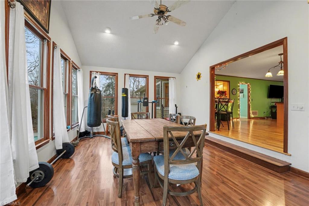 property viewer photo 6