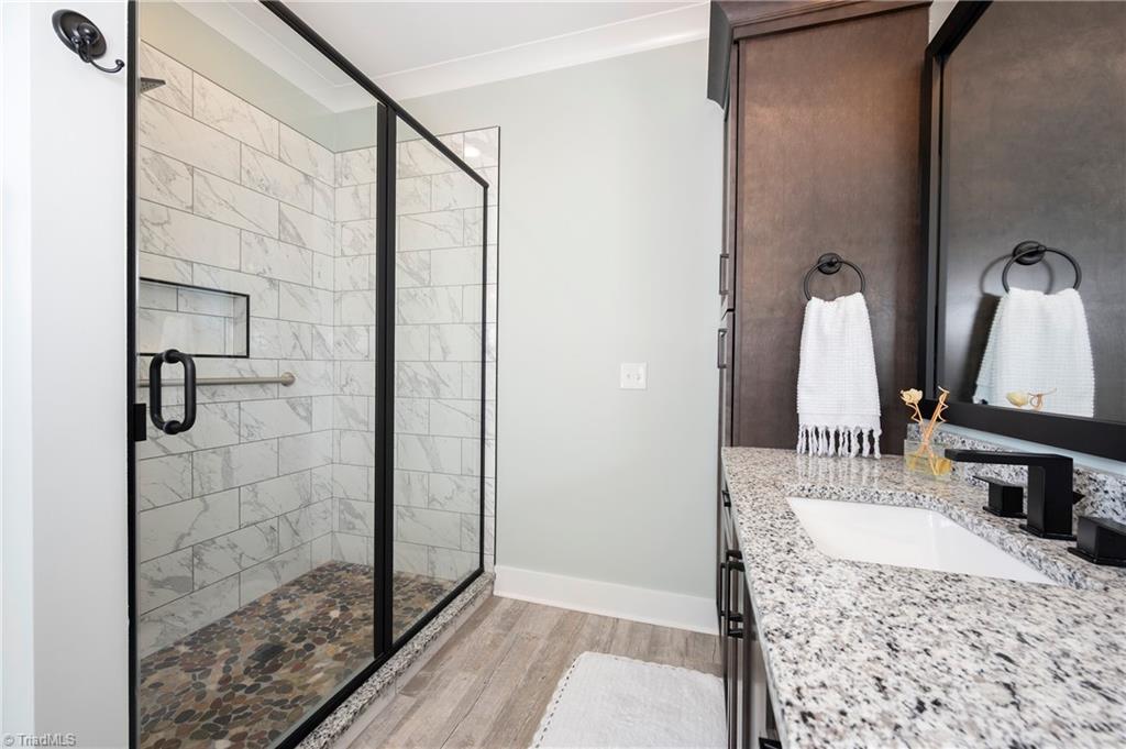 property viewer photo 18