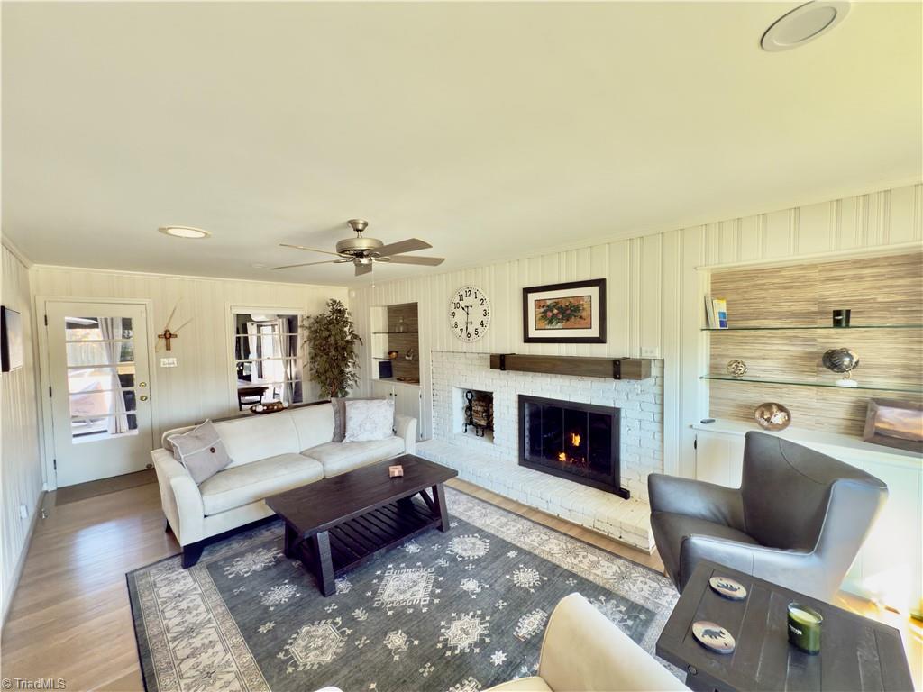 property viewer photo 1