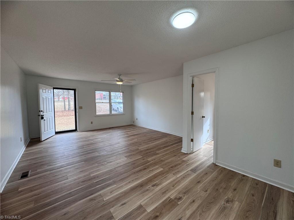 property viewer photo 3