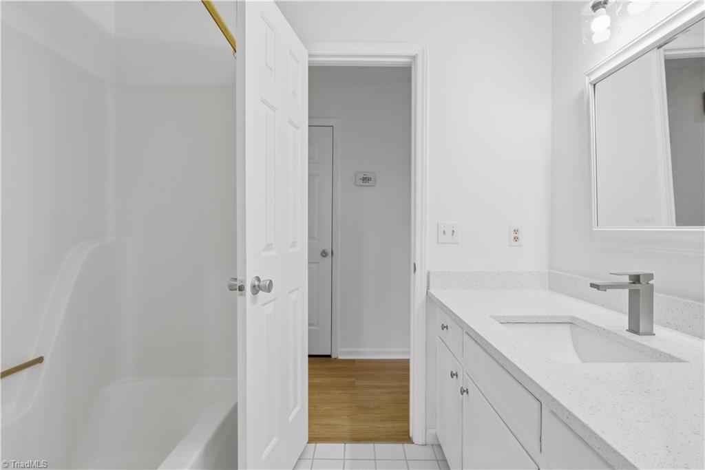 property viewer photo 16