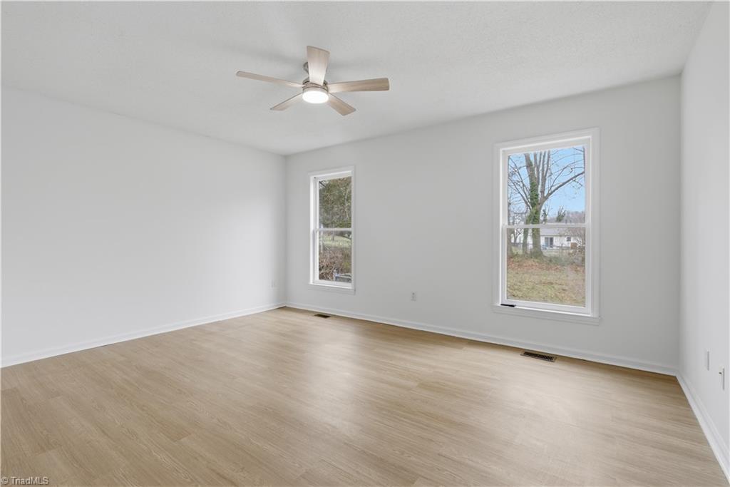 property viewer photo 23