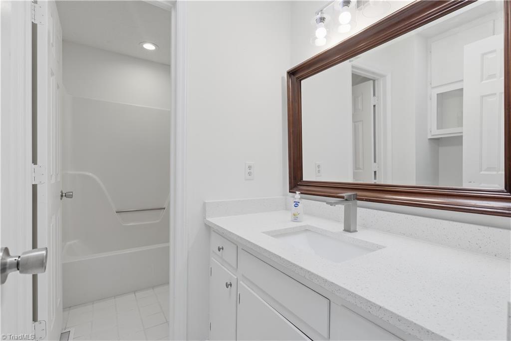 property viewer photo 26