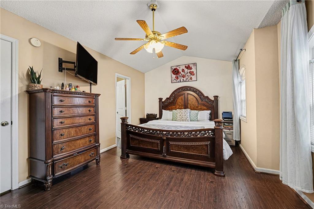 property viewer photo 16