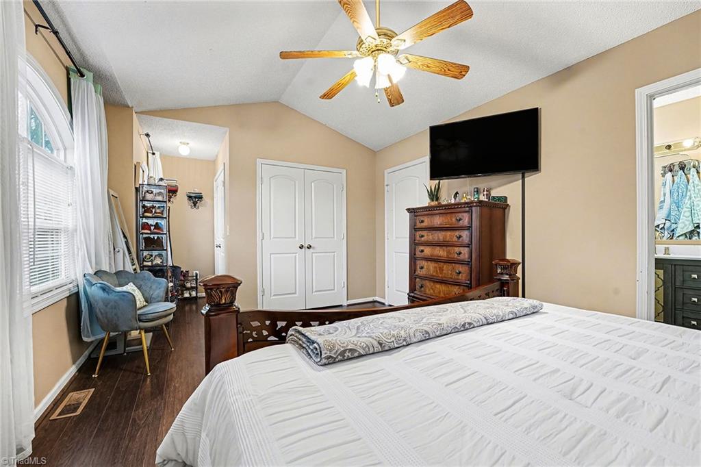 property viewer photo 18