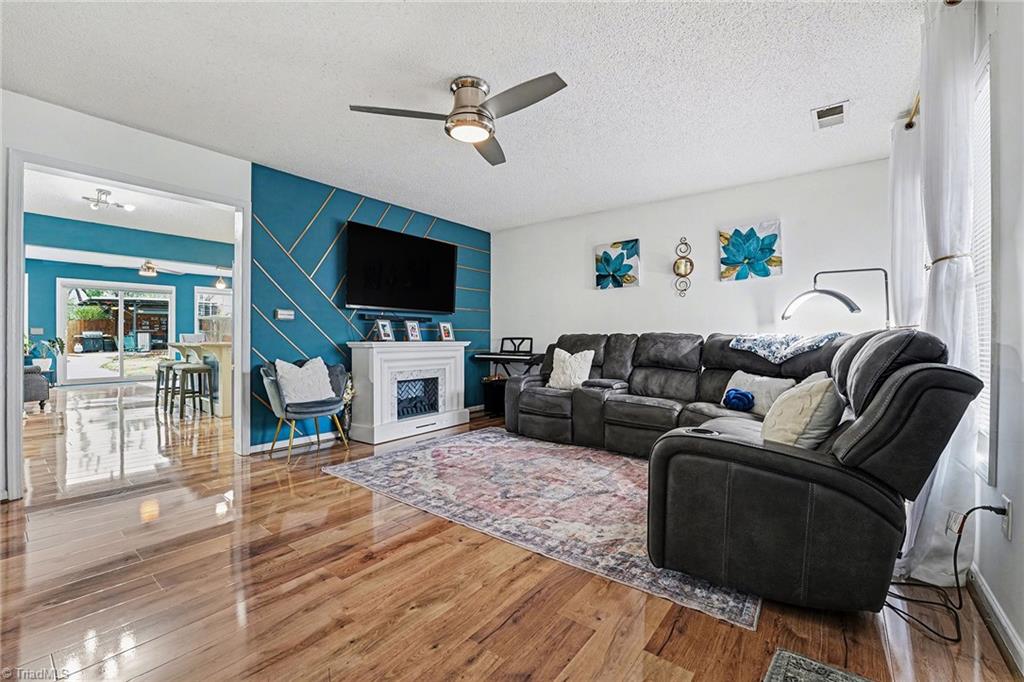 property viewer photo 4