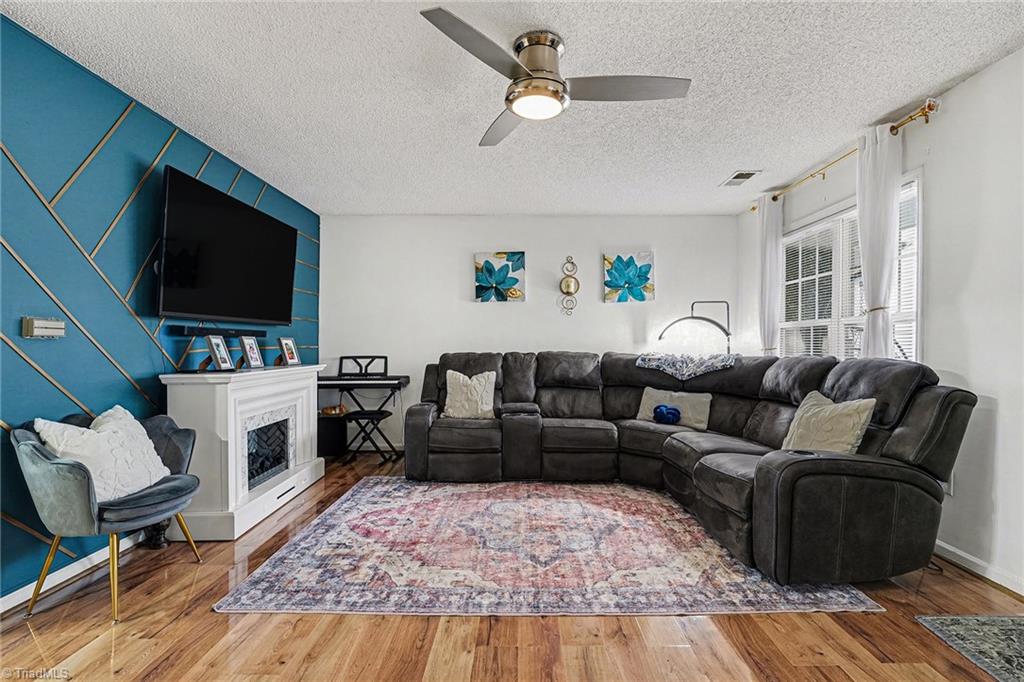 property viewer photo 5