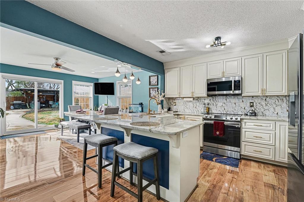 property viewer photo 7