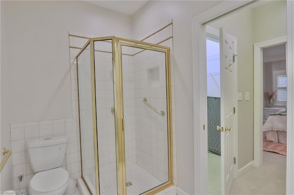 property viewer photo 18