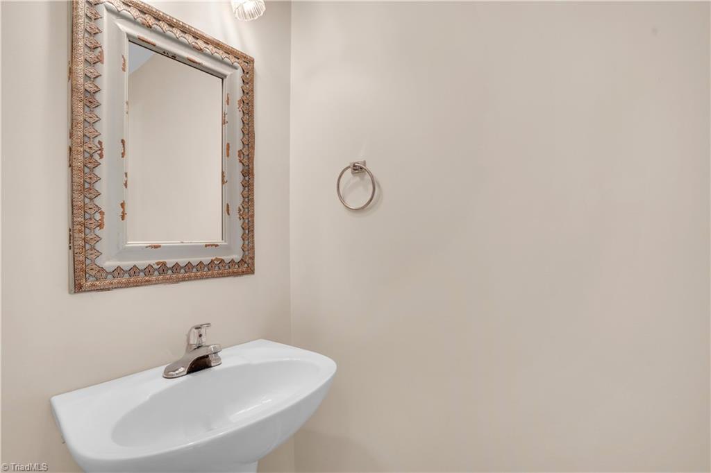 property viewer photo 16
