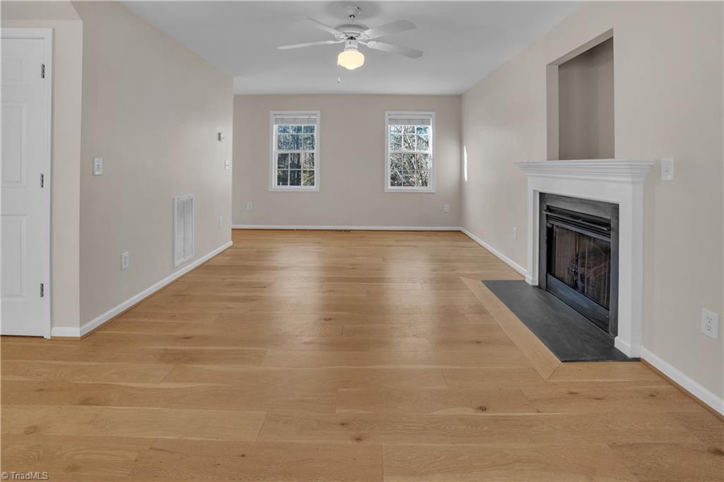 property viewer photo 5