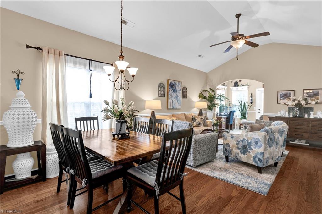 property viewer photo 5