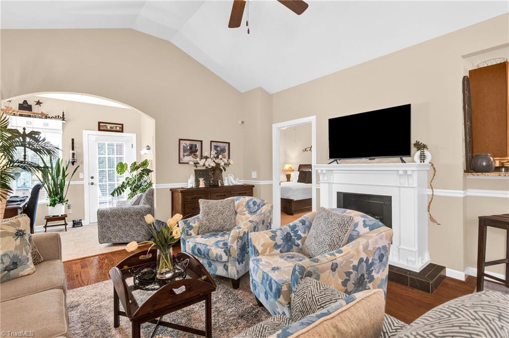 property viewer photo 9