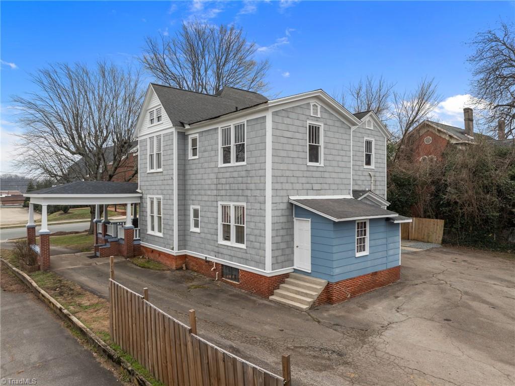 main property photo 40
