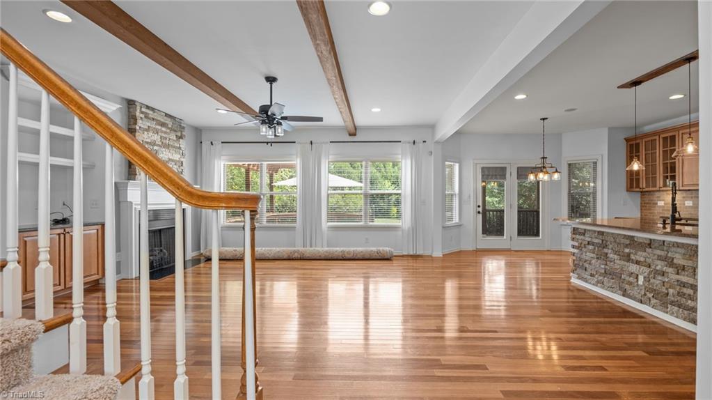 property viewer photo 4