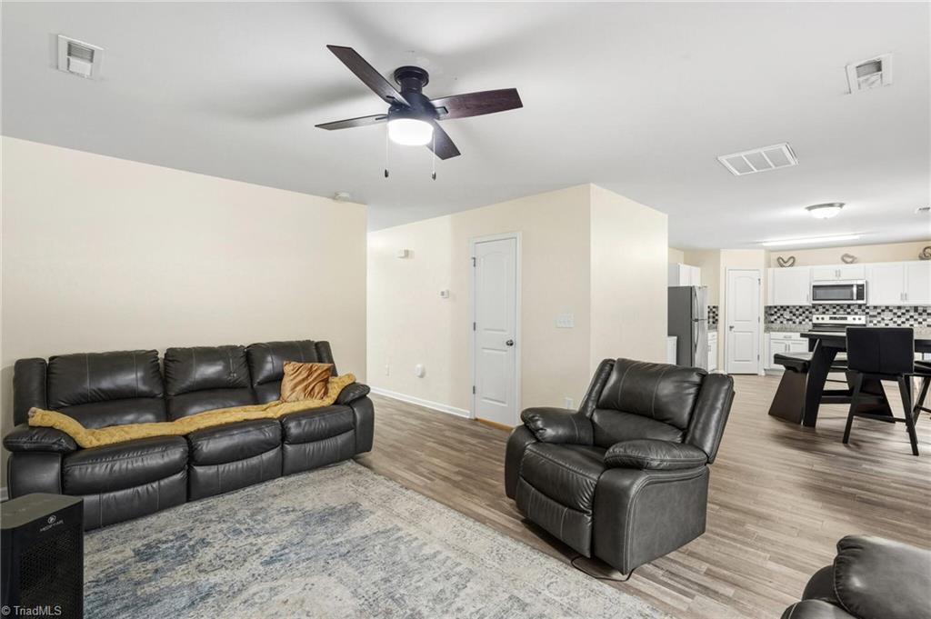 property viewer photo 9