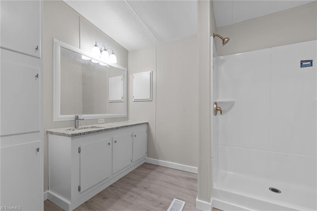 property viewer photo 11
