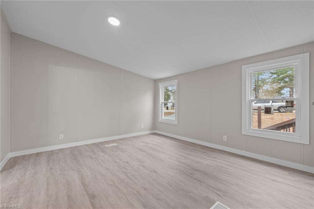 property viewer photo 13