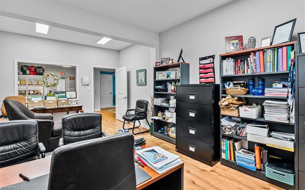 main property photo 7