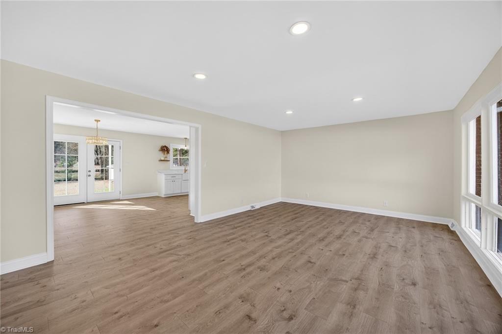 property viewer photo 25