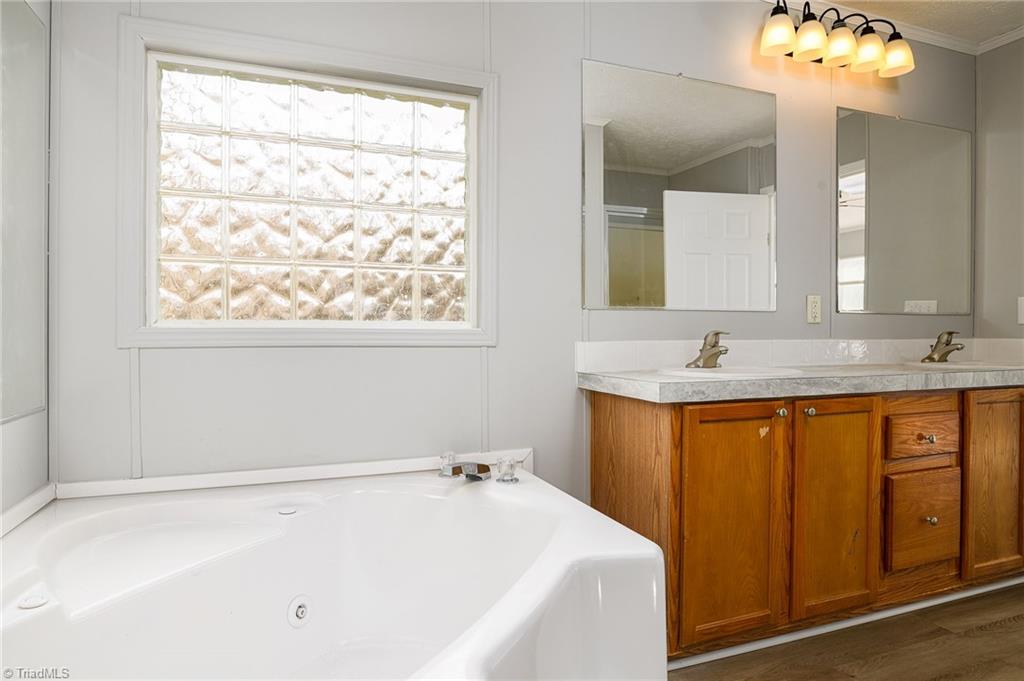 property viewer photo 18