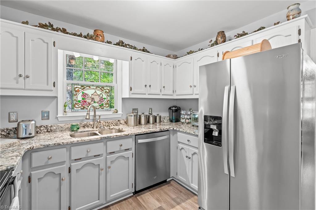 property viewer photo 6