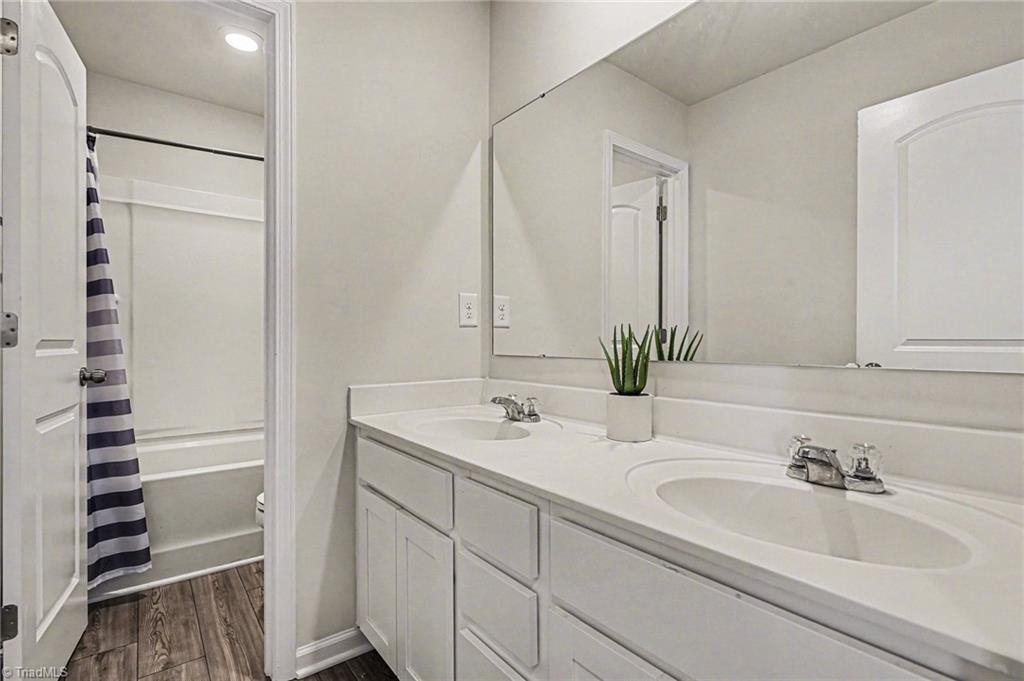 property viewer photo 19