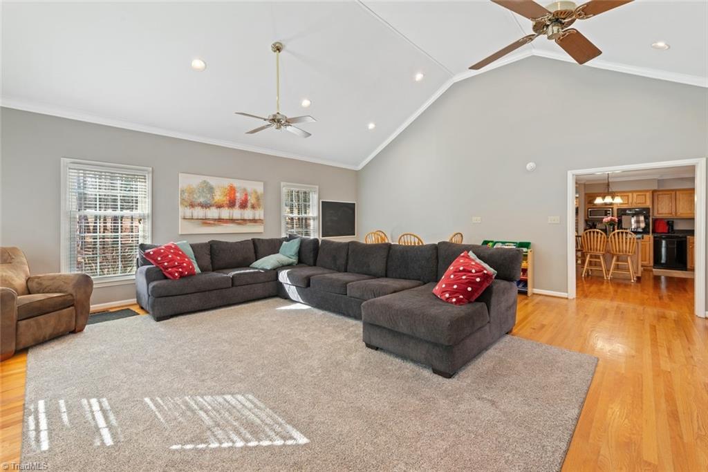 property viewer photo 15