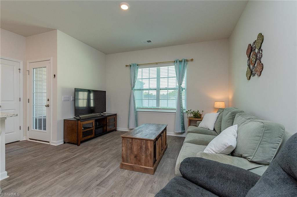 property viewer photo 5