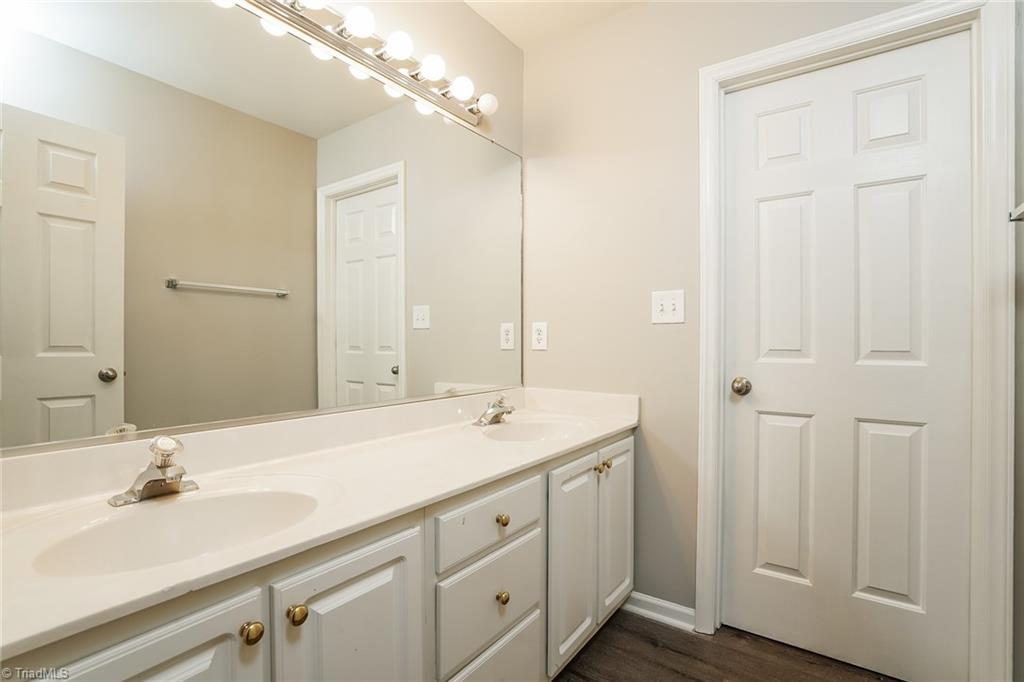 property viewer photo 7