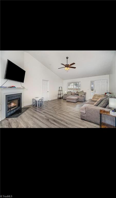 property viewer photo 6