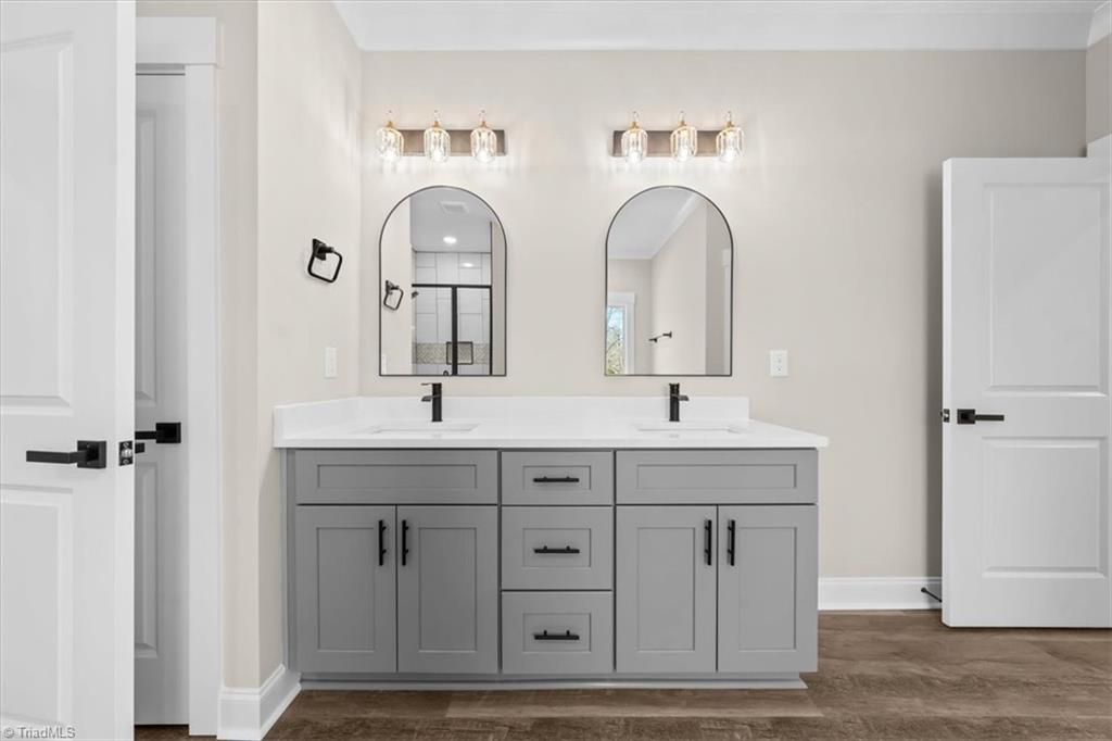 property viewer photo 19