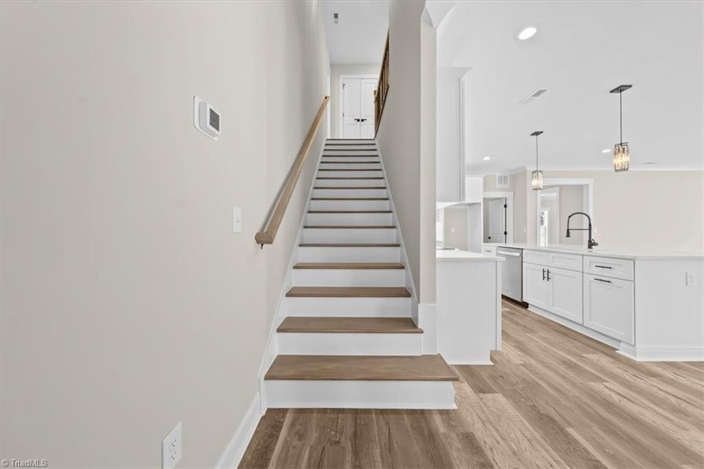 property viewer photo 24