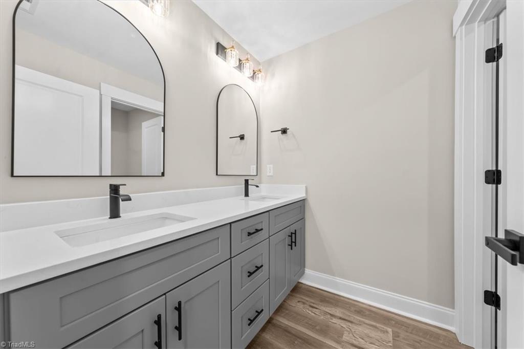 property viewer photo 28