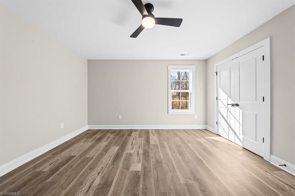 property viewer photo 36