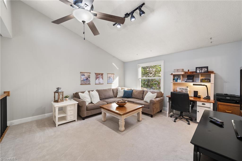 property viewer photo 25
