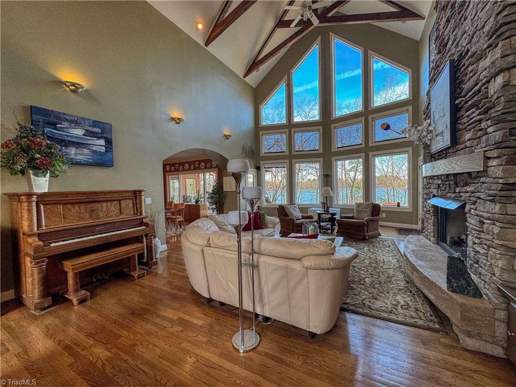 property viewer photo 13