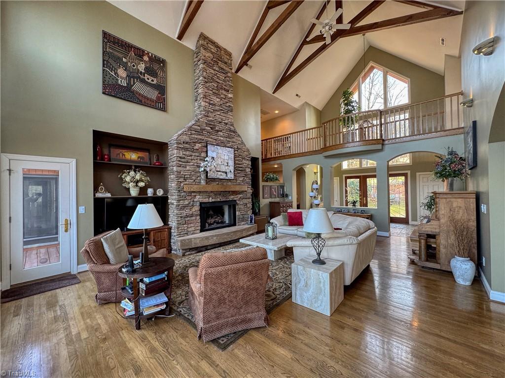 property viewer photo 15