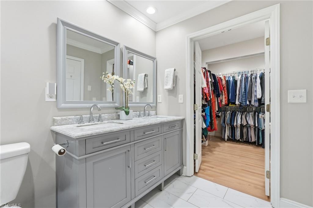 property viewer photo 9